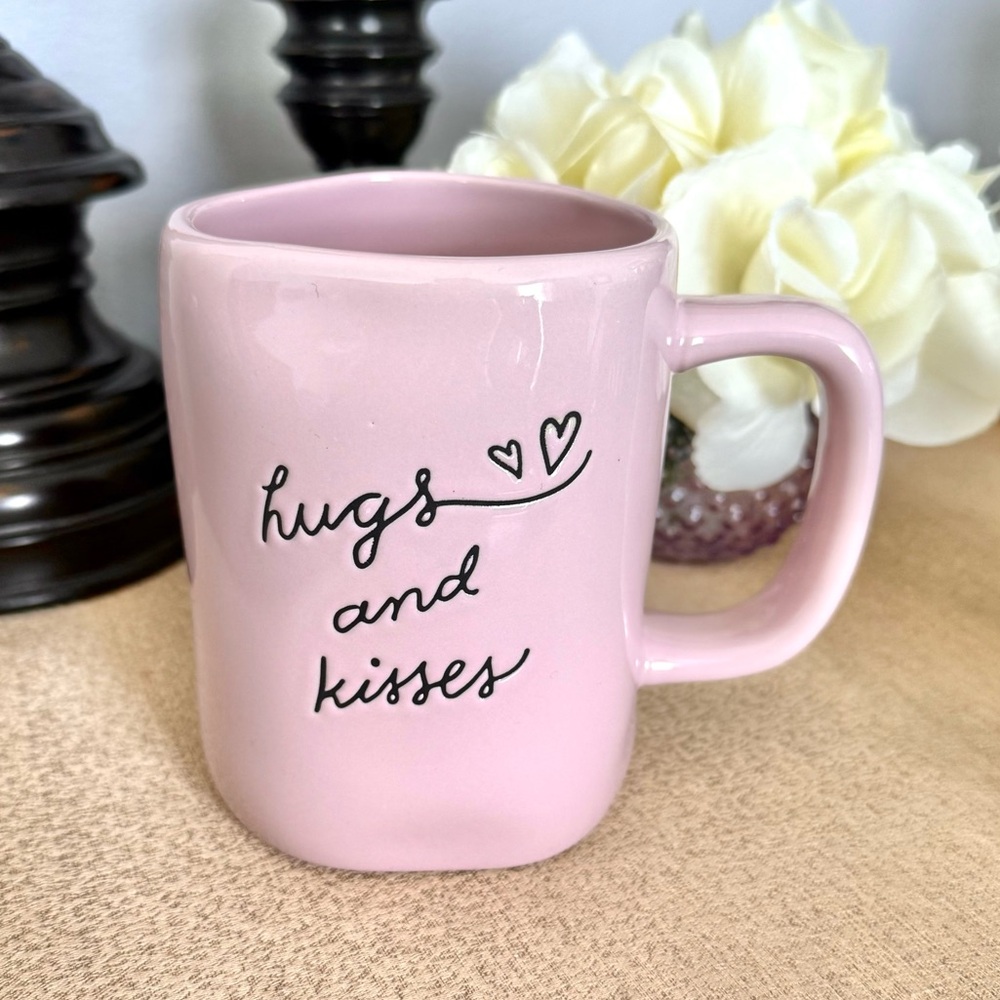 🆕Rae Dunn HUGS and KISSES 💕 Ceramic Mug